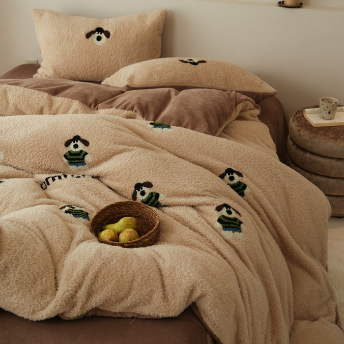 91家纺网 家纺一手货源 找家纺 禾时 2025新款蚂蚁绒牛奶绒毛巾绣四件套 狗狗派对