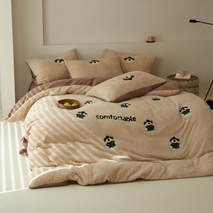 91家纺网 家纺一手货源 找家纺 禾时 2025新款蚂蚁绒牛奶绒毛巾绣四件套 狗狗派对