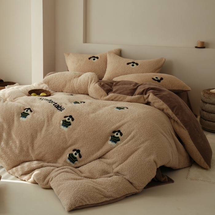 91家纺网 家纺一手货源 找家纺 禾时 2025新款蚂蚁绒牛奶绒毛巾绣四件套 狗狗派对