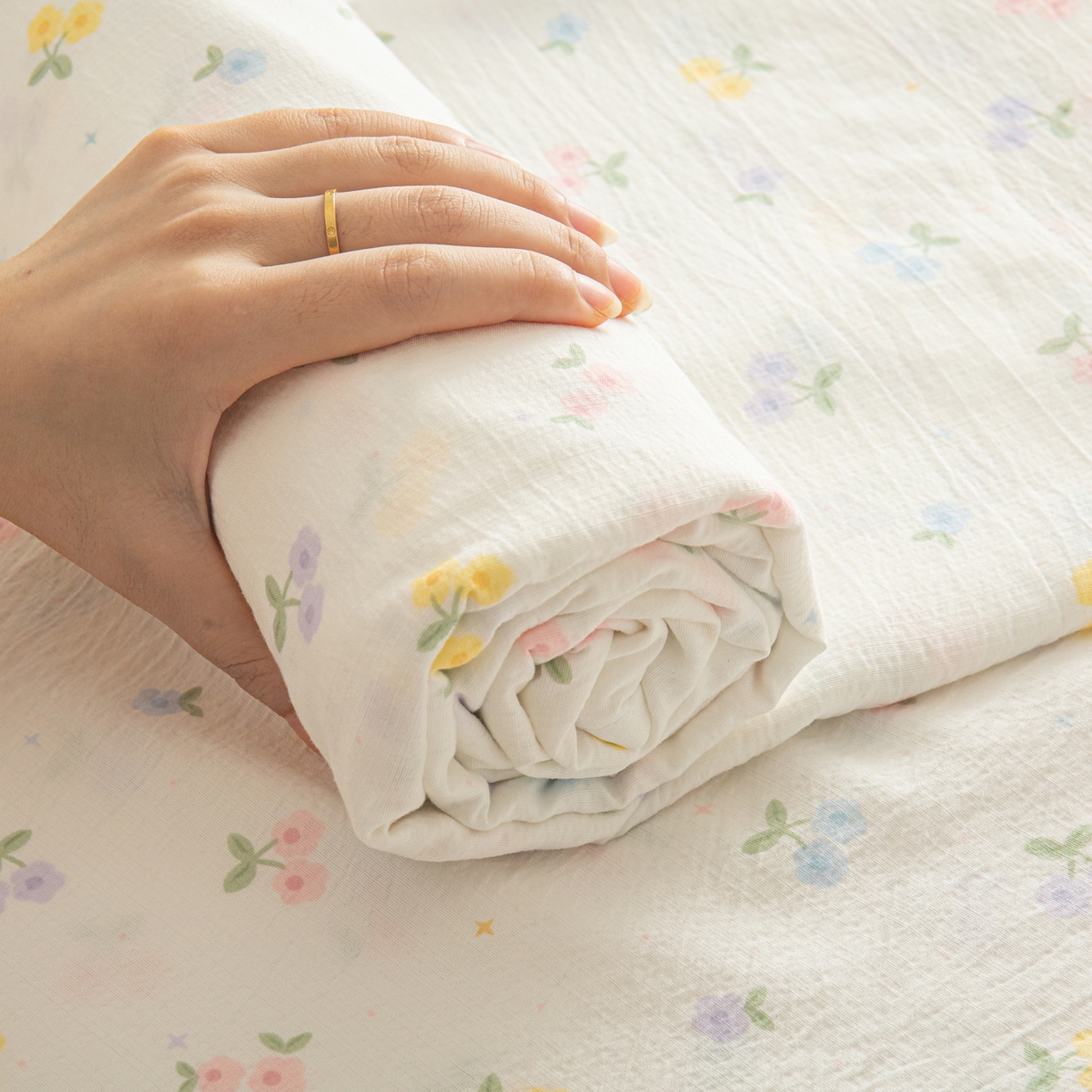 91家纺网 家纺一手货源 找家纺 小叮当家纺仓储工厂店 【长期供货】2025新款双层纱地铺防尘套【支持小批量定制】 S小花