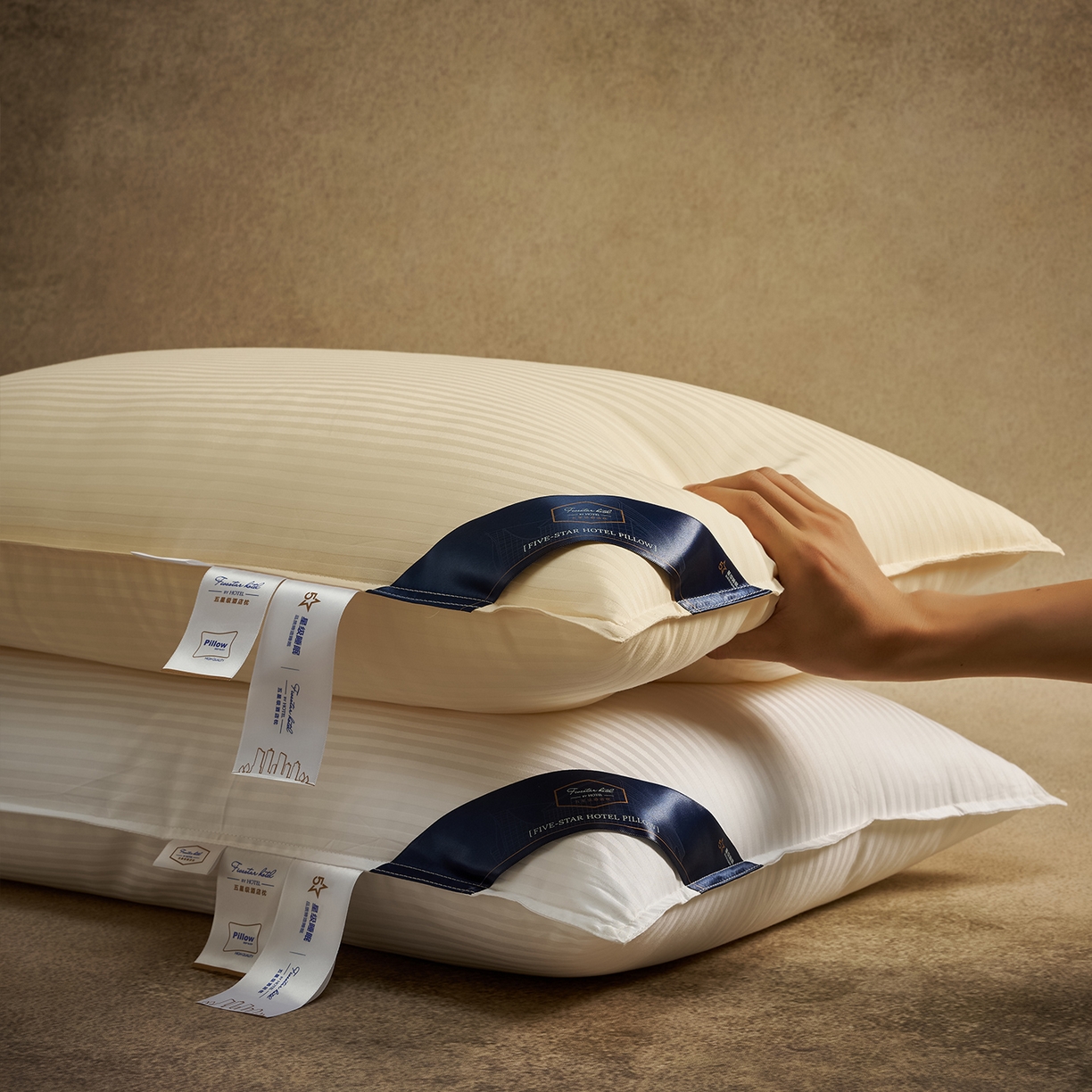 91家纺网 家纺一手货源 找家纺 乐可 2025新款尊享缎条酒店枕枕头枕芯 缎条酒店枕-黄