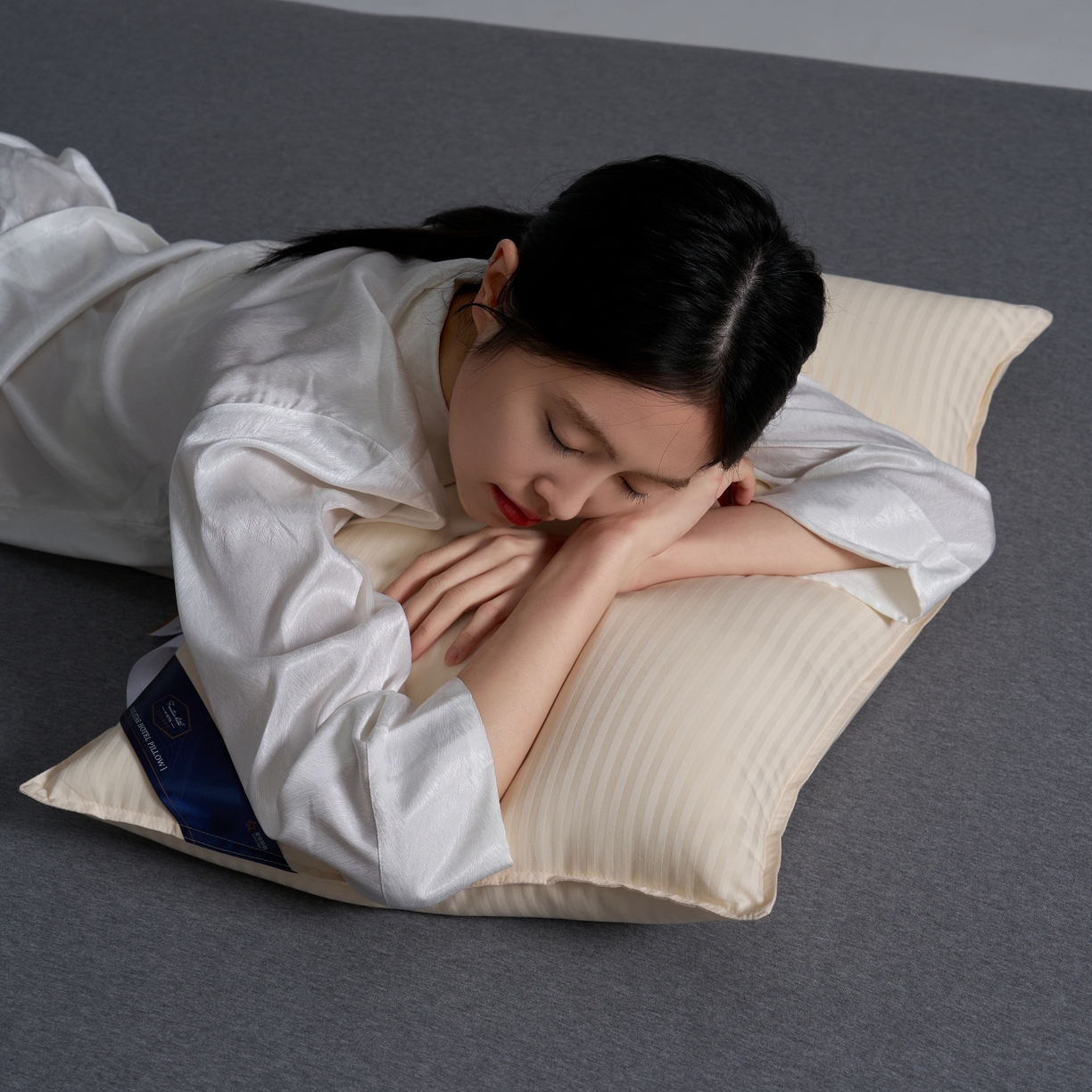 91家纺网 家纺一手货源 找家纺 乐可 2025新款尊享缎条酒店枕枕头枕芯 缎条酒店枕-黄