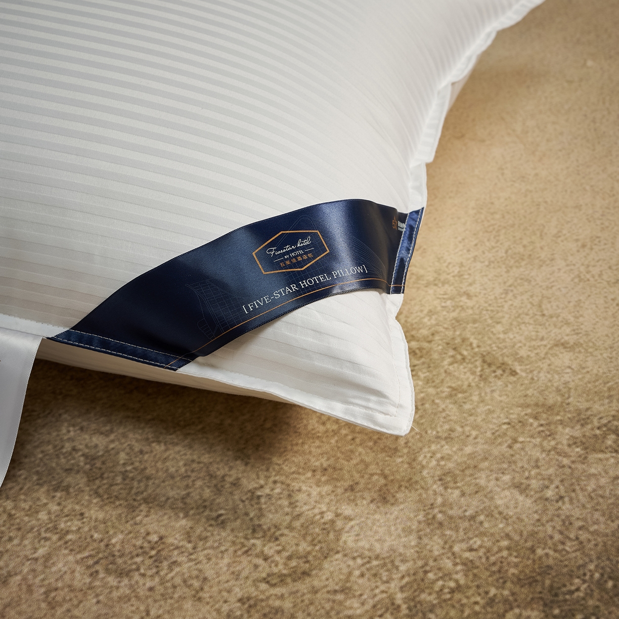 91家纺网 家纺一手货源 找家纺 乐可 2025新款尊享缎条酒店枕枕头枕芯 缎条酒店枕-白