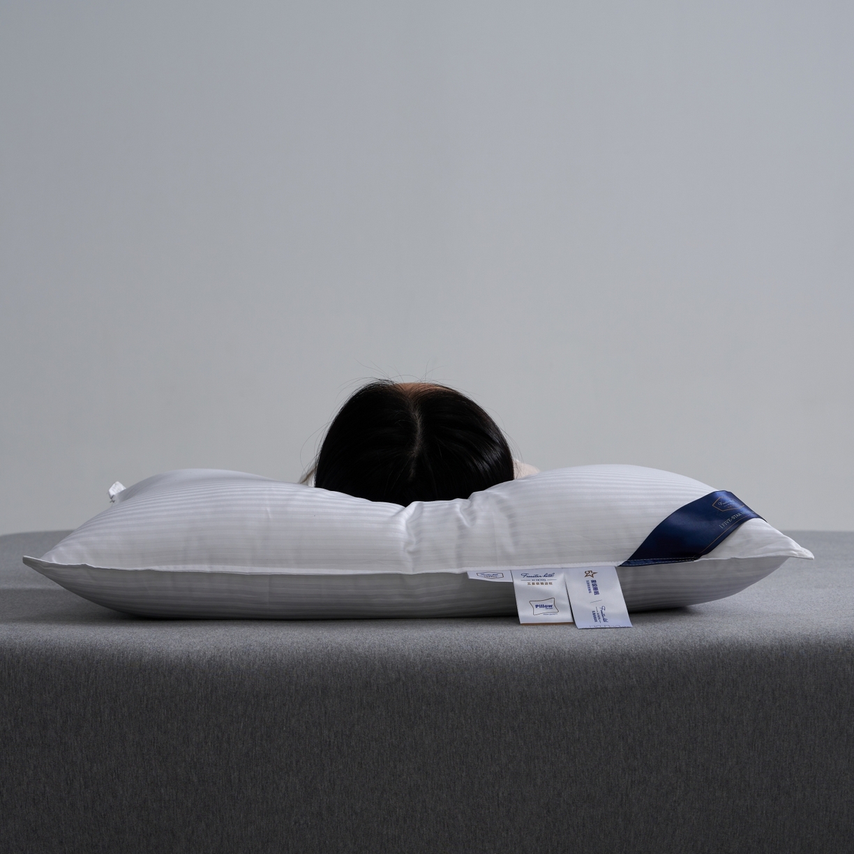 91家纺网 家纺一手货源 找家纺 乐可 2025新款尊享缎条酒店枕枕头枕芯 缎条酒店枕-白