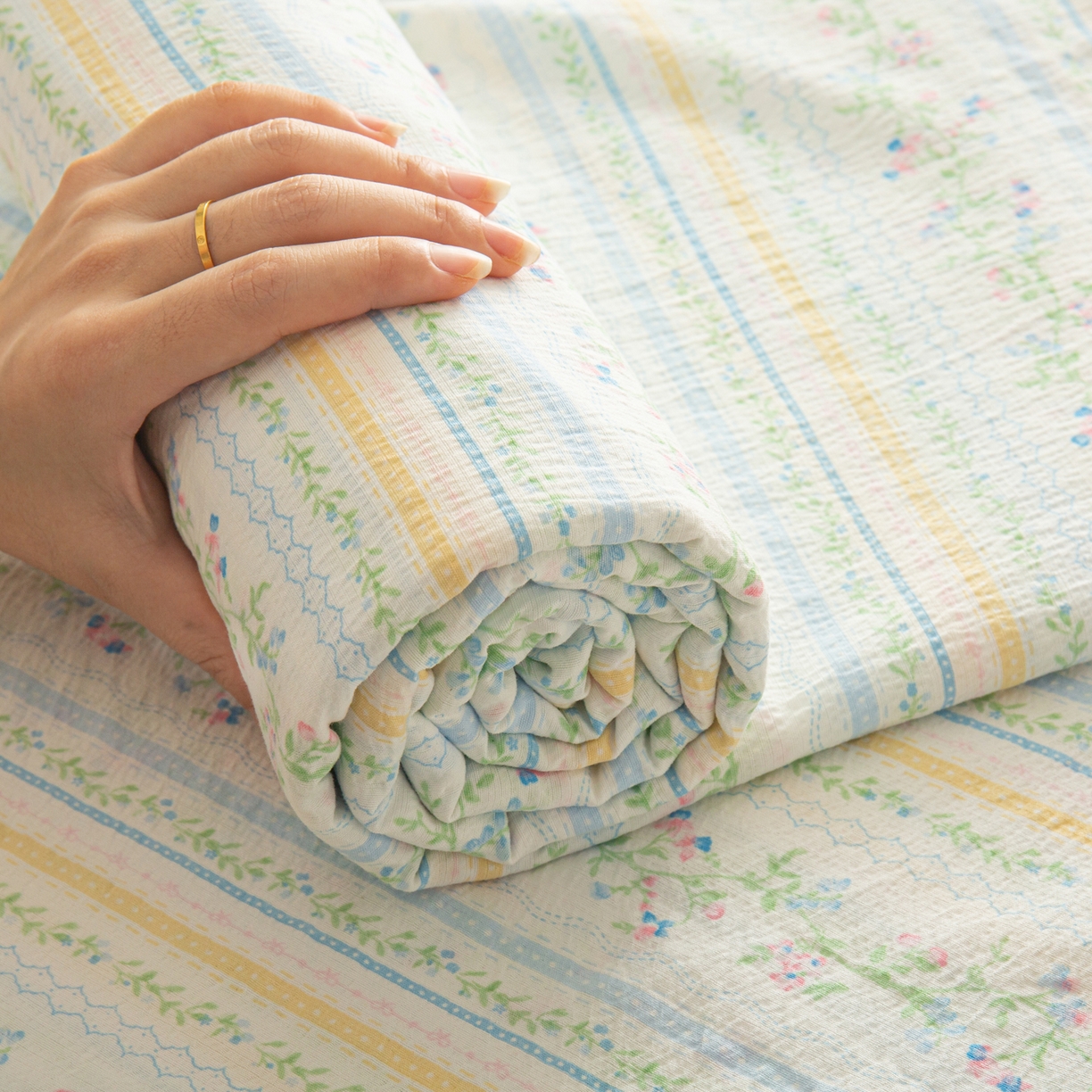 91家纺网 家纺一手货源 找家纺 小叮当家纺仓储工厂店 【长期供货】2025新款双层纱地铺防尘套【支持小批量定制】 S绿园