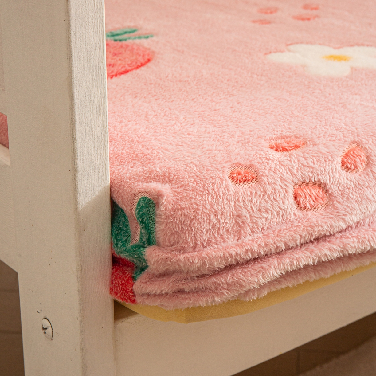 91家纺网 家纺一手货源 找家纺 小叮当家纺仓储工厂店 【长期供货】2025新款雪花绒学生床单床笠单品床笠单件床笠【支持小批量定制】 R草莓