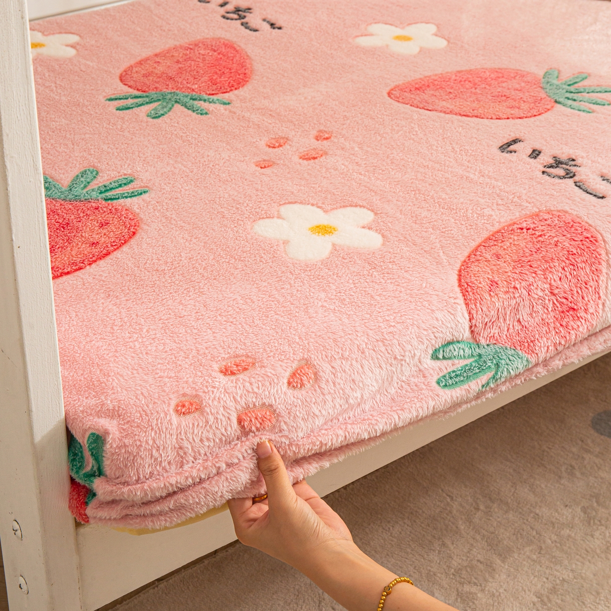 91家纺网 家纺一手货源 找家纺 小叮当家纺仓储工厂店 【长期供货】2025新款雪花绒学生床单床笠单品床笠单件床笠【支持小批量定制】 R草莓