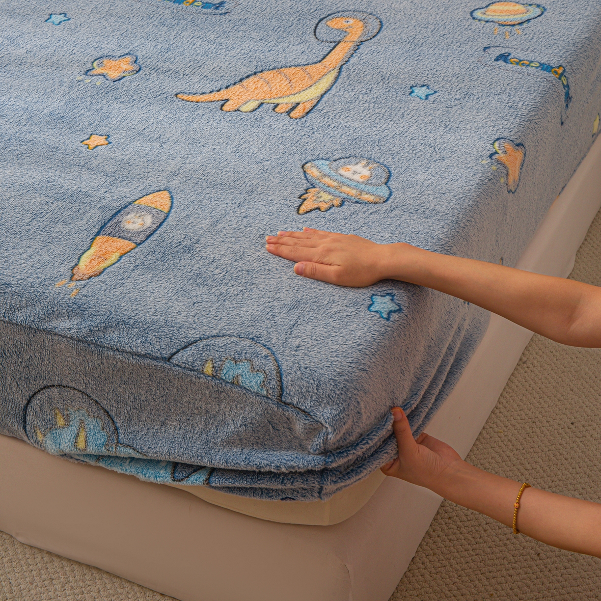 91家纺网 家纺一手货源 找家纺 小叮当家纺仓储工厂店 【长期供货】2025新款雪花绒学生床单床笠单品床笠单件床笠【支持小批量定制】 R太空