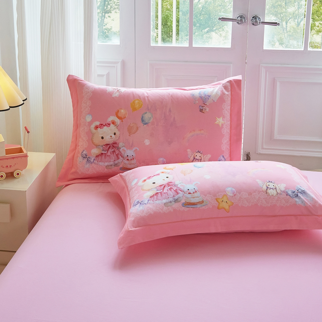 91家纺网 家纺一手货源 找家纺 格里芬家纺 2025新款全棉纯棉加厚油画风大版卡通印花四件套 （控价标准不低于238元） 魔仙宝-粉