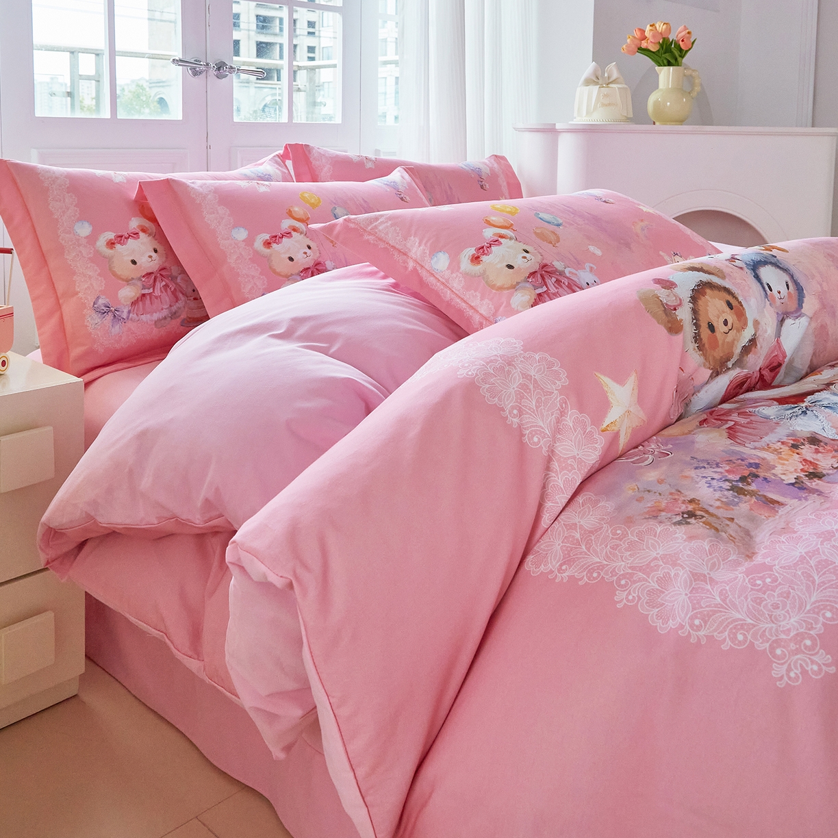 91家纺网 家纺一手货源 找家纺 格里芬家纺 2025新款全棉纯棉加厚油画风大版卡通印花四件套 （控价标准不低于238元） 魔仙宝-粉