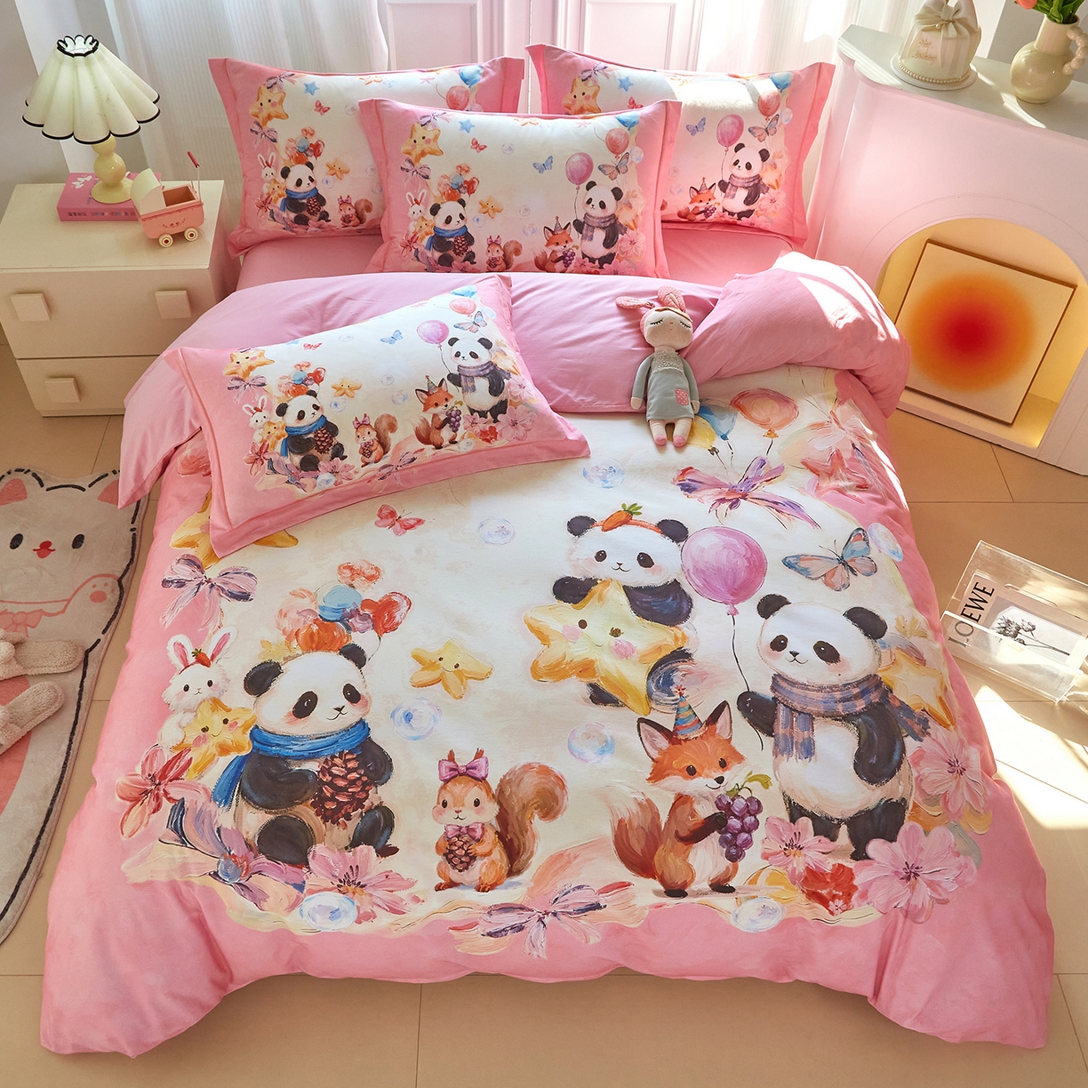 91家纺网 家纺一手货源 找家纺 格里芬家纺 2025新款全棉纯棉加厚油画风大版卡通印花四件套 （控价标准不低于238元） 墨宝妞妞-粉