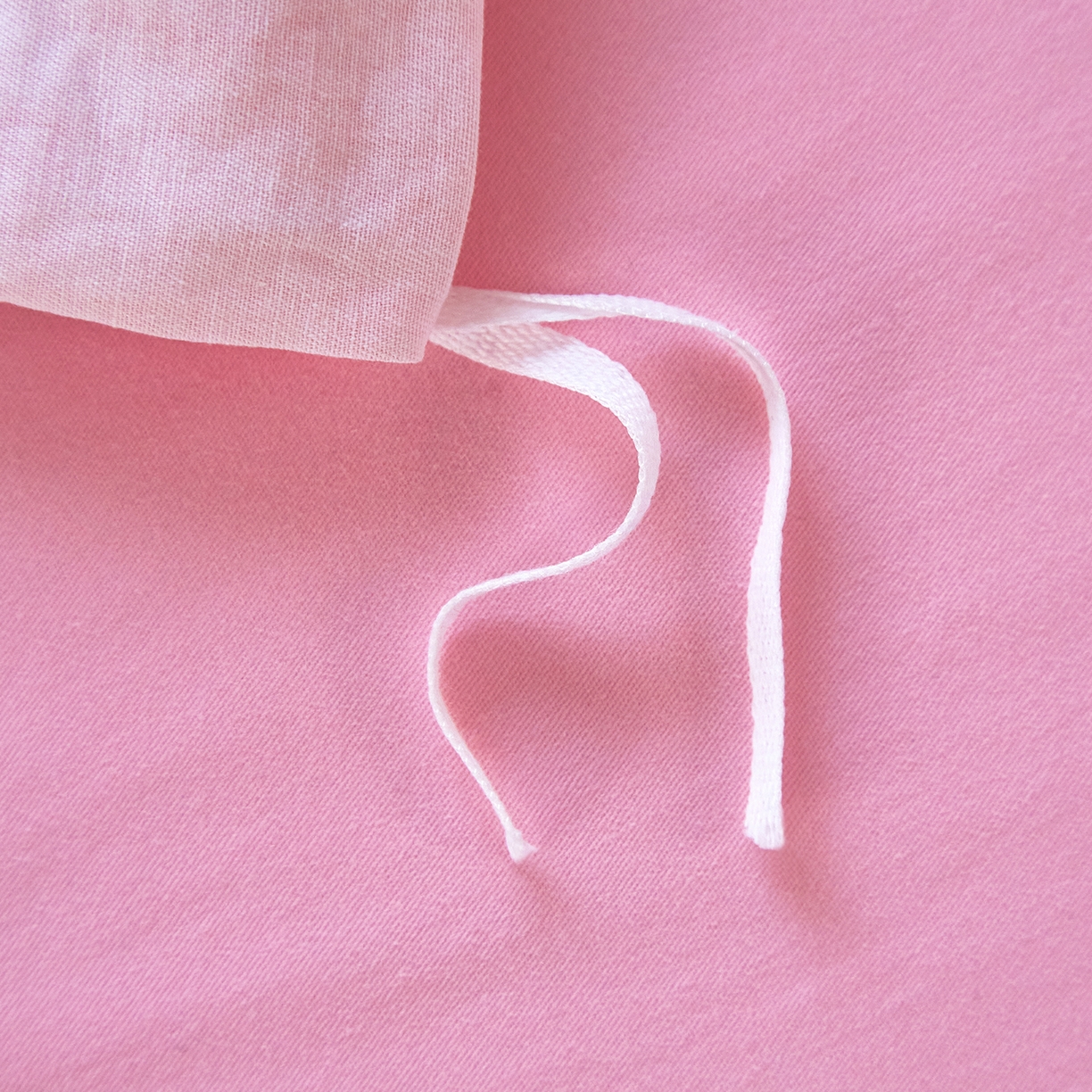 91家纺网 家纺一手货源 找家纺 格里芬家纺 2025新款全棉纯棉加厚油画风大版卡通印花四件套 （控价标准不低于238元） 墨宝妞妞-粉