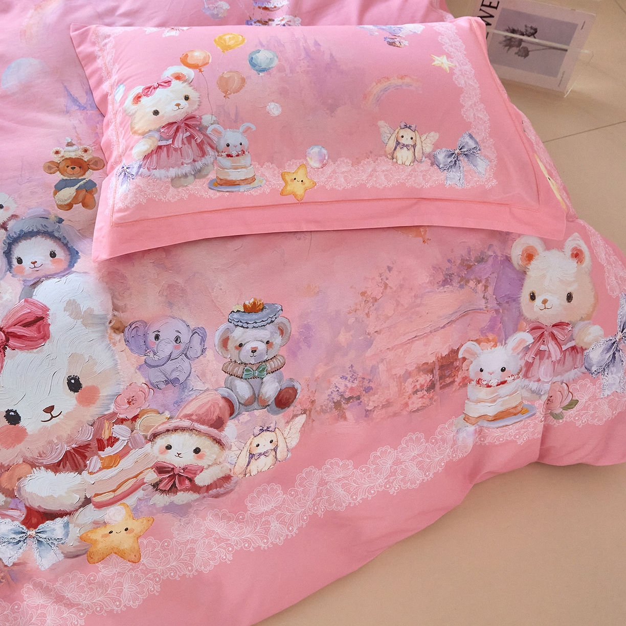 91家纺网 家纺一手货源 找家纺 格里芬家纺 2025新款全棉纯棉加厚油画风大版卡通印花四件套 （控价标准不低于238元） 魔仙宝-粉