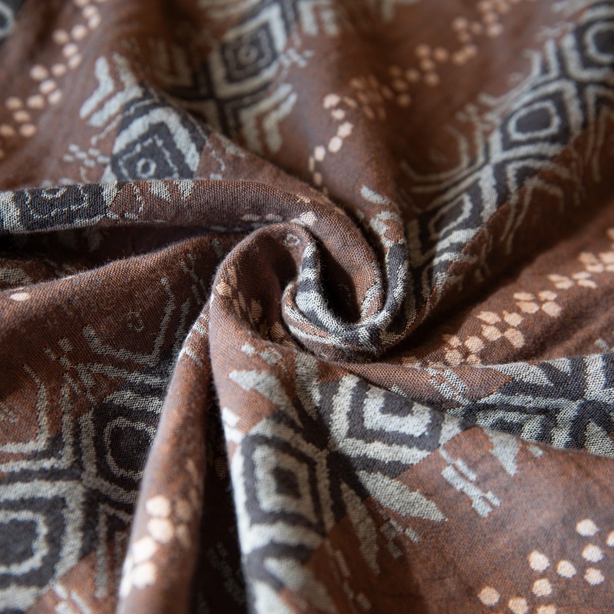 91家纺网 家纺一手货源 找家纺 仰望棉麻双层纱供应链 2025新款棉加绒A版双层纱B版德绒四件套 波西米亚狂想曲