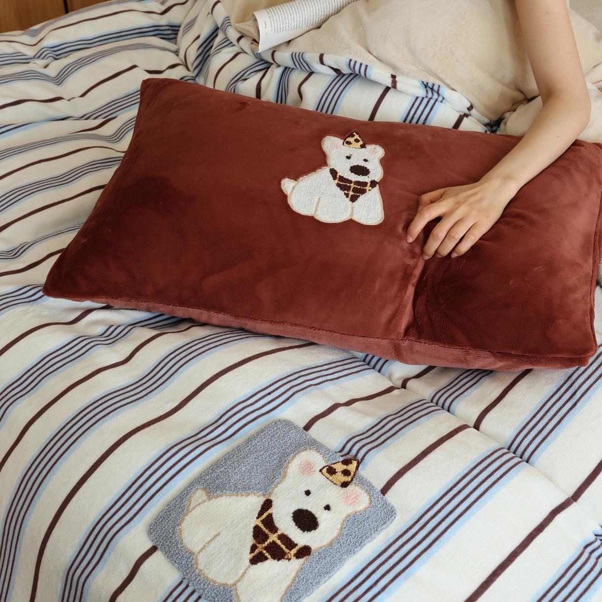 91家纺网 家纺一手货源 找家纺 （总）初拾 2025新款230g牛奶绒数码印花情绪价值四件套-幸运泡芙 （包装+10元 控价：任何平台日常券后小三件不低于218 元 ，标准券后不低于318元，加大不低于338元）