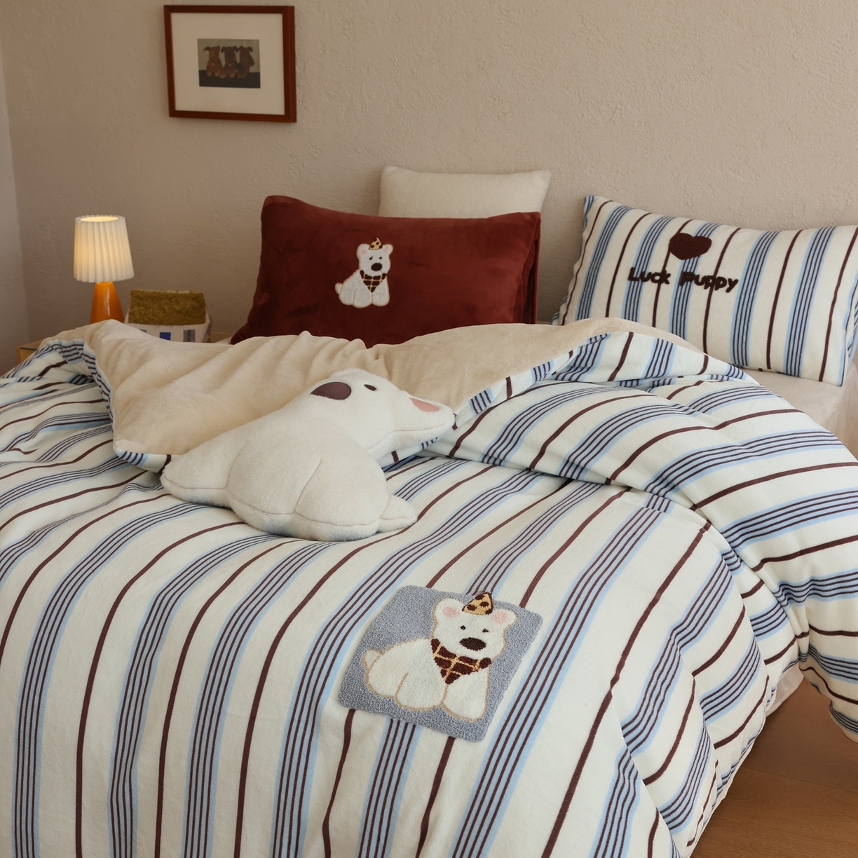 91家纺网 家纺一手货源 找家纺 （总）初拾 2025新款230g牛奶绒数码印花情绪价值四件套-幸运泡芙 （包装+10元 控价：任何平台日常券后小三件不低于218 元 ，标准券后不低于318元，加大不低于338元）