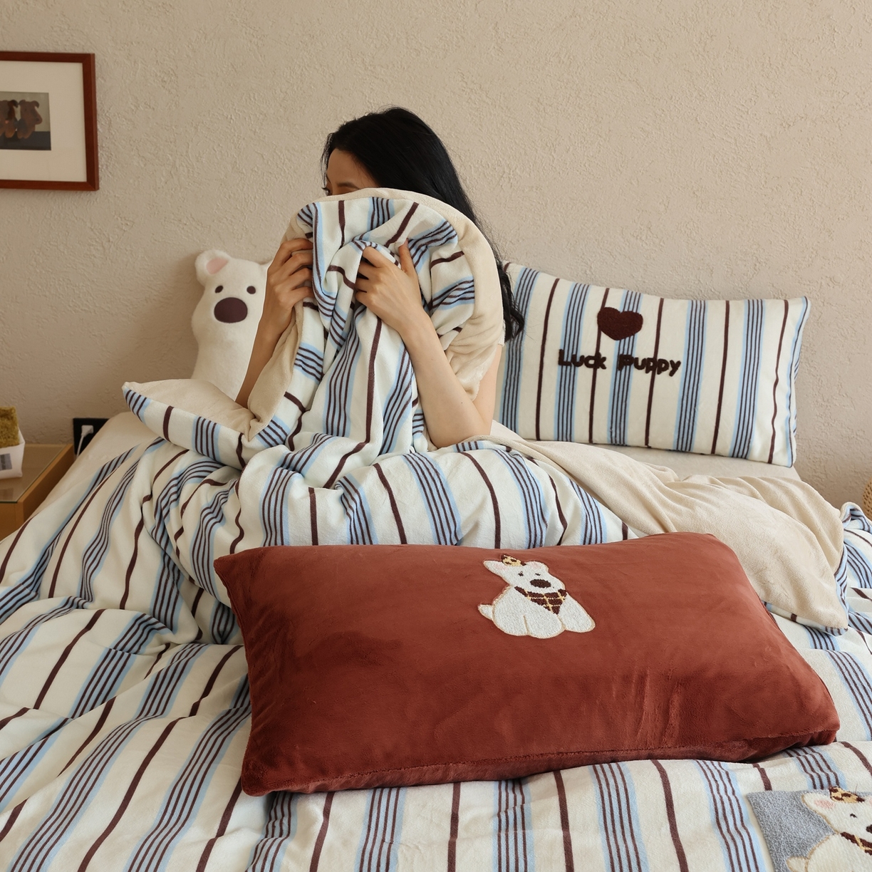 91家纺网 家纺一手货源 找家纺 （总）初拾 2025新款230g牛奶绒数码印花情绪价值四件套-幸运泡芙 （包装+10元 控价：任何平台日常券后小三件不低于218 元 ，标准券后不低于318元，加大不低于338元）