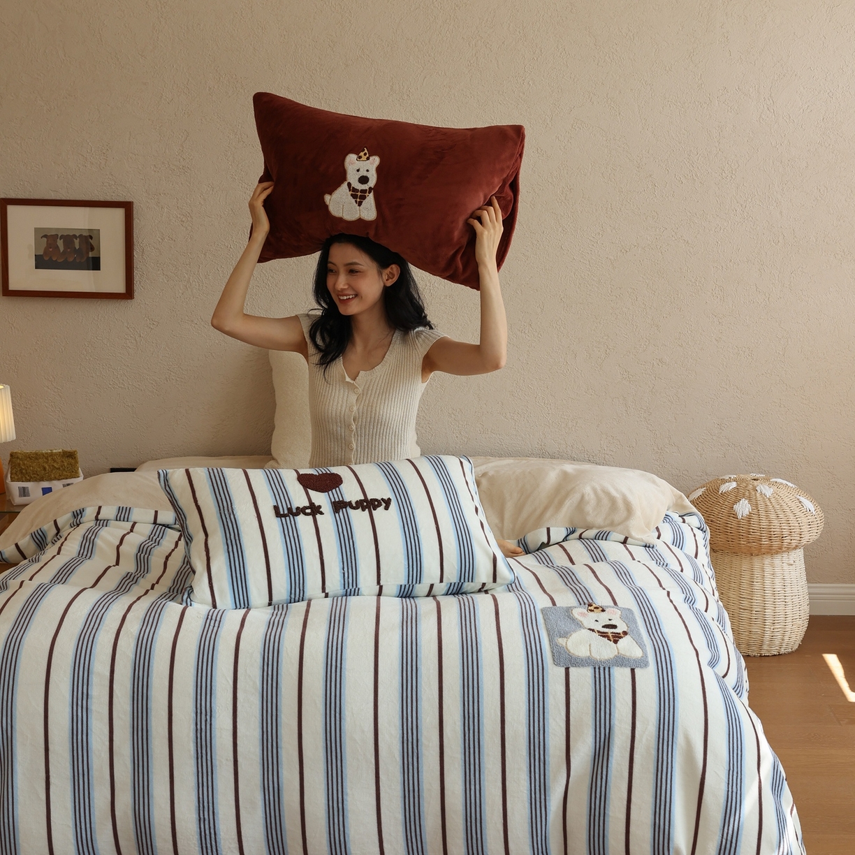 91家纺网 家纺一手货源 找家纺 （总）初拾 2025新款230g牛奶绒数码印花情绪价值四件套-幸运泡芙 （包装+10元 控价：任何平台日常券后小三件不低于218 元 ，标准券后不低于318元，加大不低于338元）