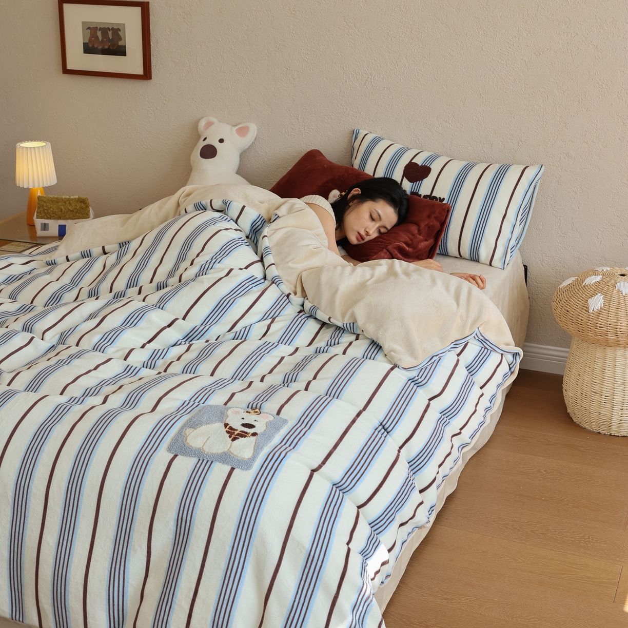 91家纺网 家纺一手货源 找家纺 （总）初拾 2025新款230g牛奶绒数码印花情绪价值四件套-幸运泡芙 （包装+10元 控价：任何平台日常券后小三件不低于218 元 ，标准券后不低于318元，加大不低于338元）