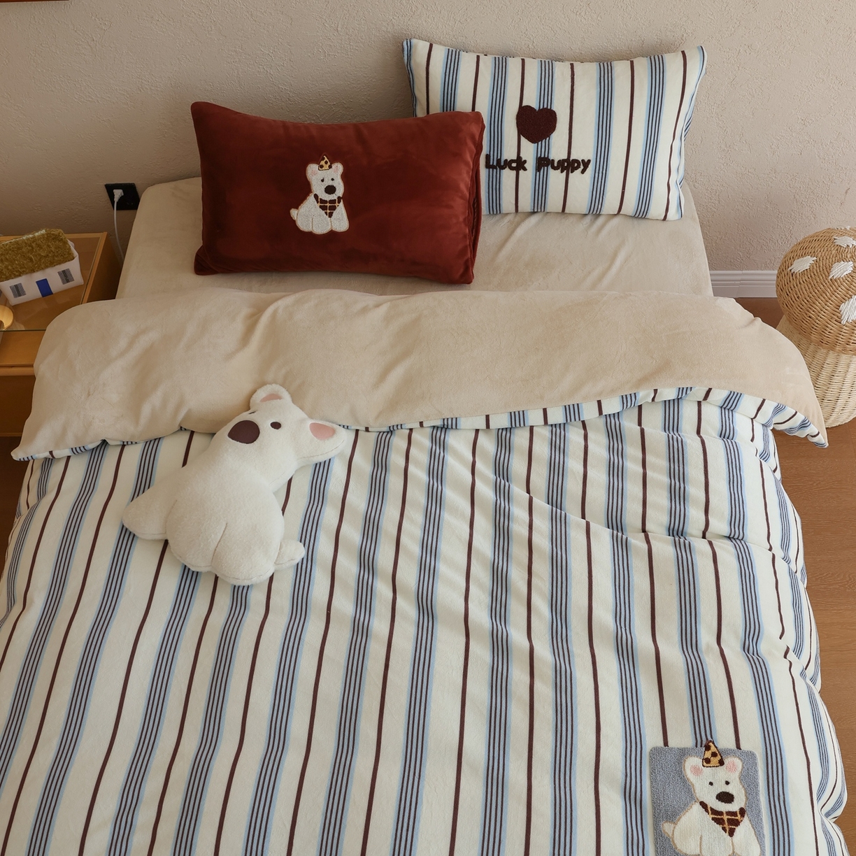 91家纺网 家纺一手货源 找家纺 （总）初拾 2025新款230g牛奶绒数码印花情绪价值四件套-幸运泡芙 （包装+10元 控价：任何平台日常券后小三件不低于218 元 ，标准券后不低于318元，加大不低于338元）