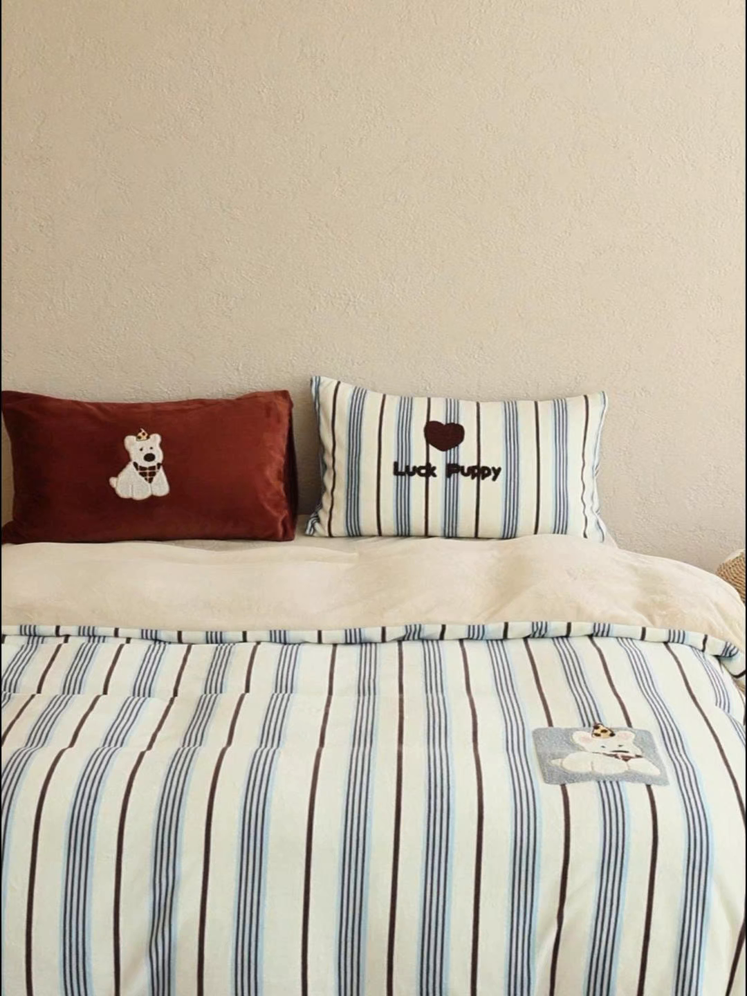 91家纺网 家纺一手货源 找家纺 （总）初拾 2025新款230g牛奶绒数码印花情绪价值四件套-幸运泡芙 （包装+10元 控价：任何平台日常券后小三件不低于218 元 ，标准券后不低于318元，加大不低于338元）