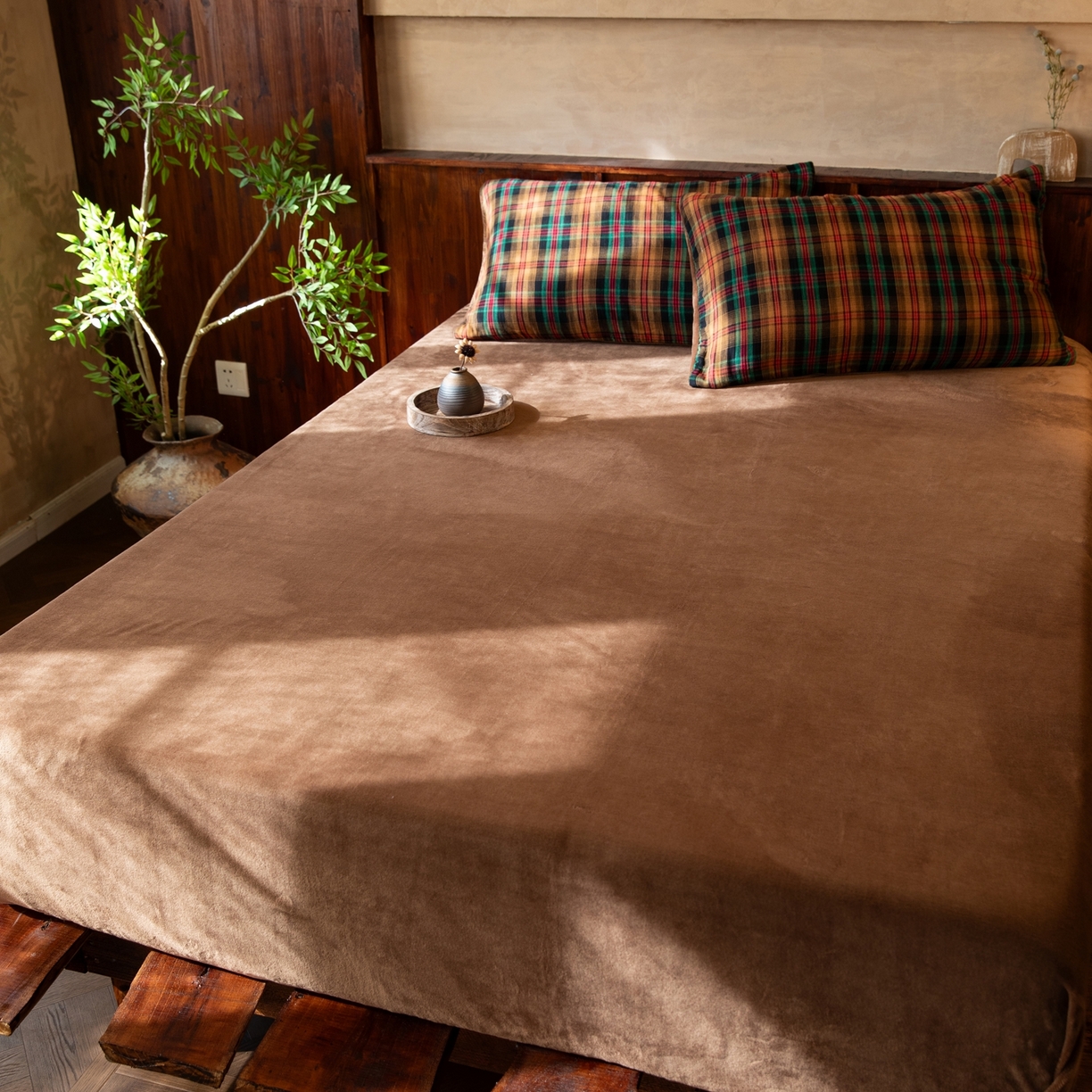 91家纺网 家纺一手货源 找家纺 仰望棉麻双层纱供应链 2025新款棉加绒A版双层纱B版德绒四件套 圣诞印象