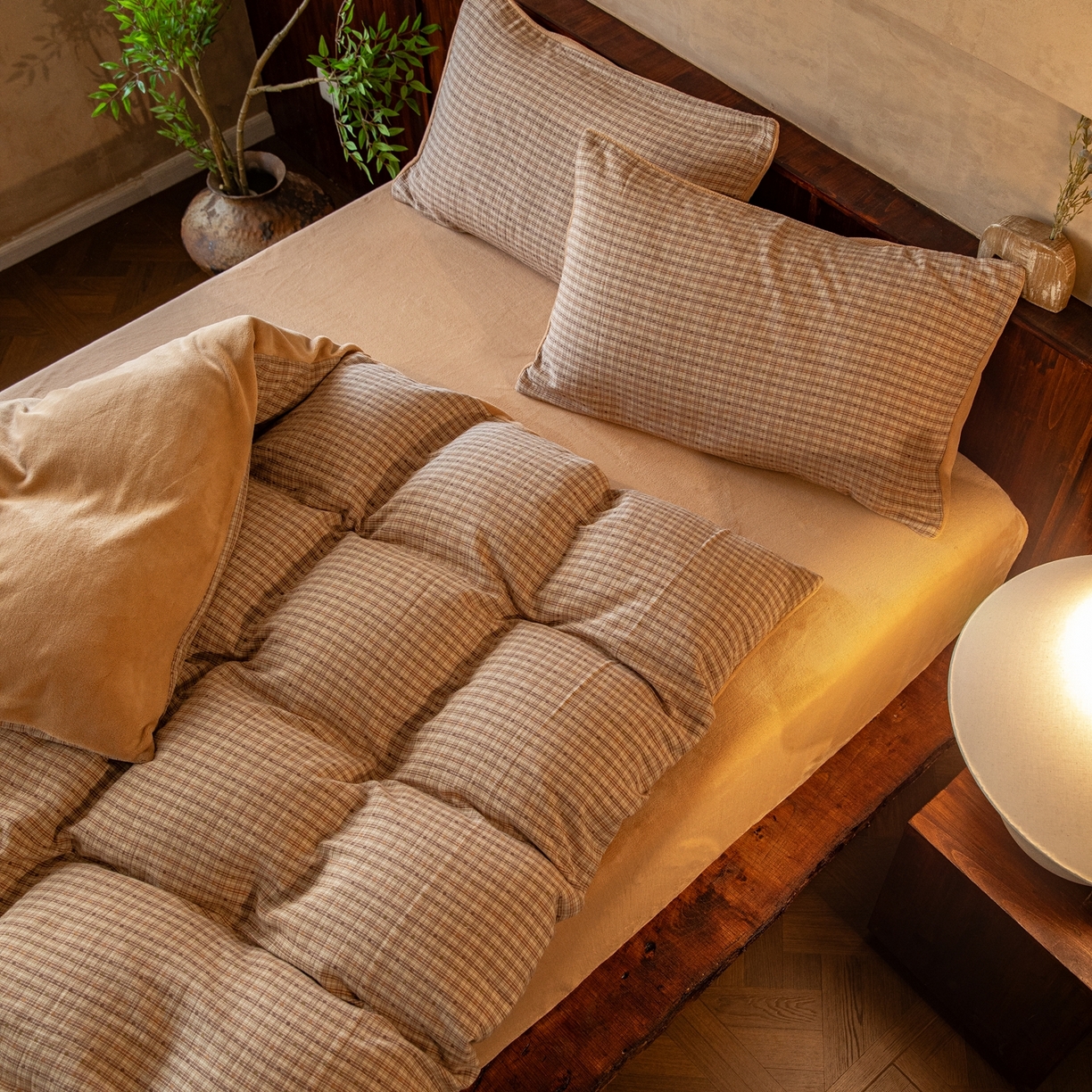 91家纺网 家纺一手货源 找家纺 仰望棉麻双层纱供应链 2025新款棉加绒A版双层纱B版德绒四件套 星冰乐