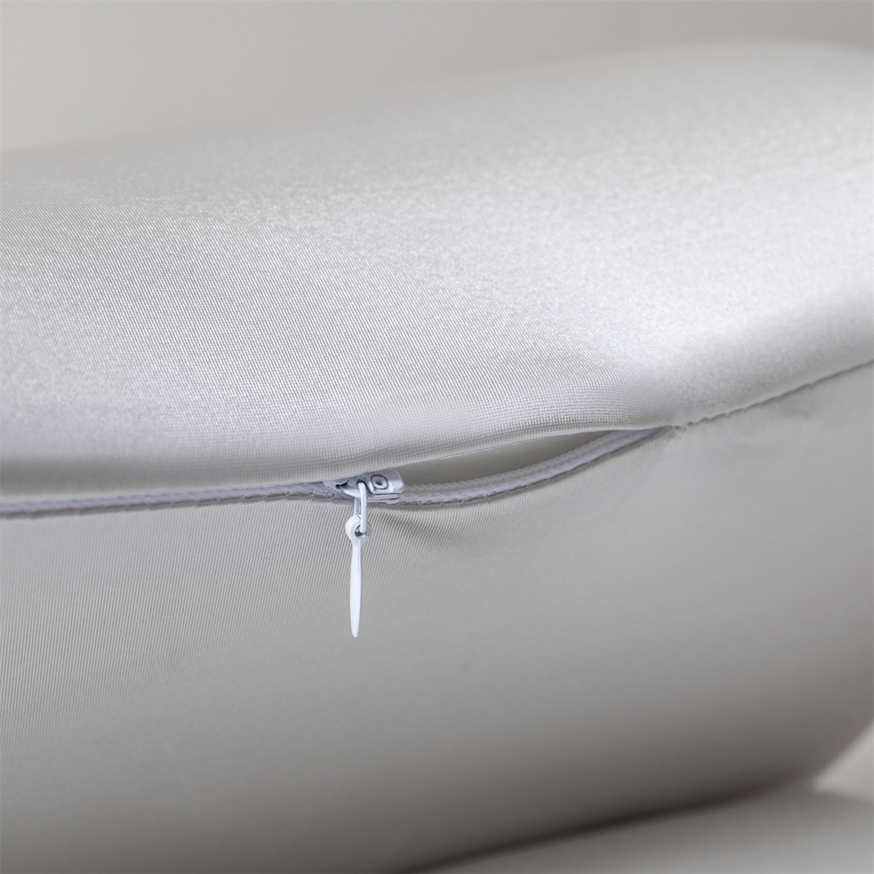 91家纺网 家纺一手货源 找家纺 金牛枕芯 2025新款2合1牵引记忆枕芯锦氨透气凉感零压深睡记忆牵引按摩枕芯枕头 白+灰