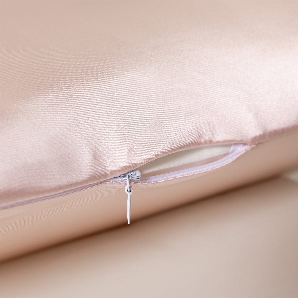 91家纺网 家纺一手货源 找家纺 金牛枕芯 2025新款2合1牵引记忆枕芯锦氨透气凉感零压深睡记忆牵引按摩枕芯枕头 粉玉+白