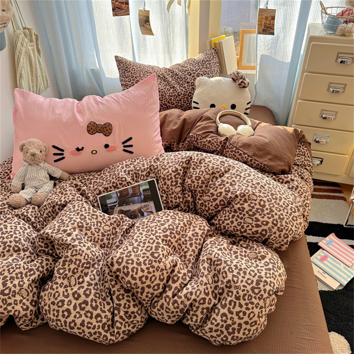 91家纺网 家纺一手货源 找家纺 （总）阿曼达 2026新款超流行的豹纹猫咪毛巾绣水洗四件套-豹纹猫咪