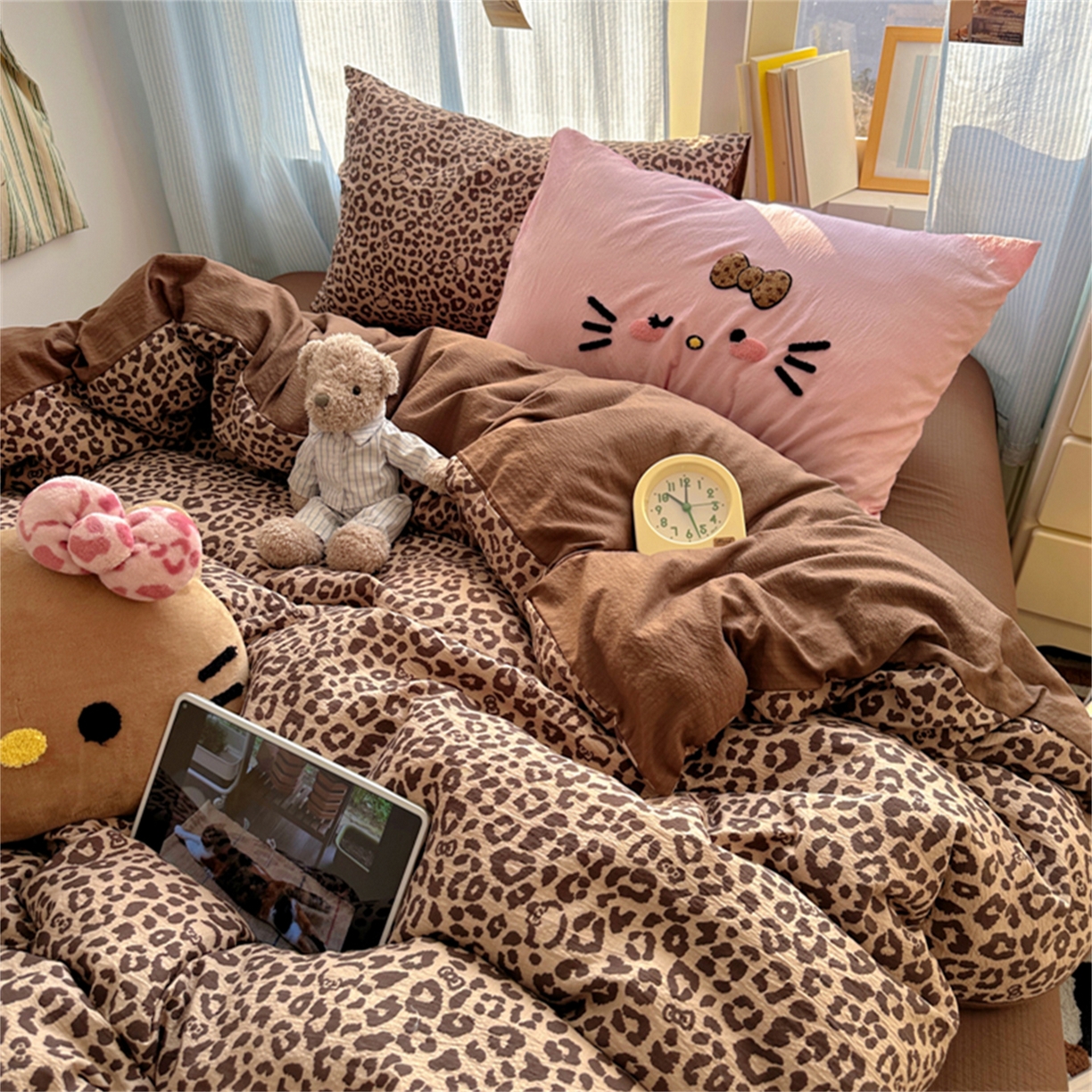 91家纺网 家纺一手货源 找家纺 （总）阿曼达 2026新款超流行的豹纹猫咪毛巾绣水洗四件套-豹纹猫咪