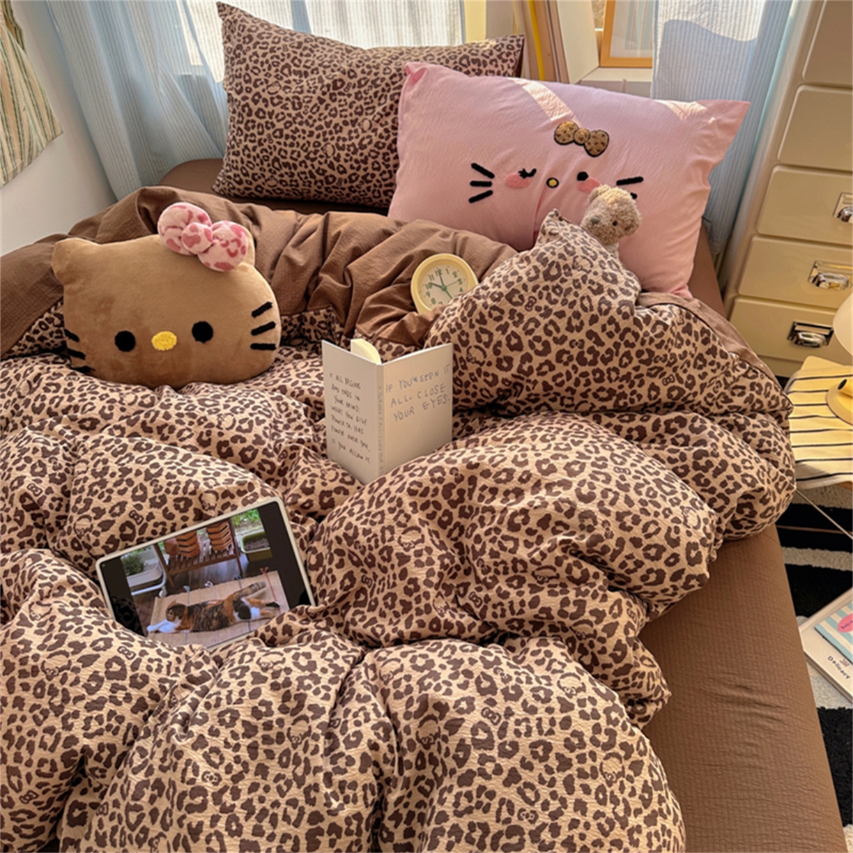 91家纺网 家纺一手货源 找家纺 阿曼达 2026新款超流行的豹纹猫咪毛巾绣水洗四件套-豹纹猫咪 豹纹猫咪-粉