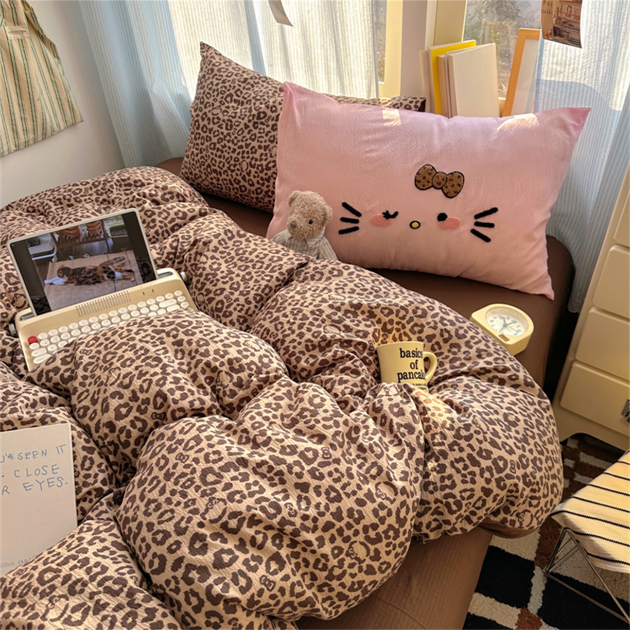 91家纺网 家纺一手货源 找家纺 阿曼达 2026新款超流行的豹纹猫咪毛巾绣水洗四件套-豹纹猫咪 豹纹猫咪-粉