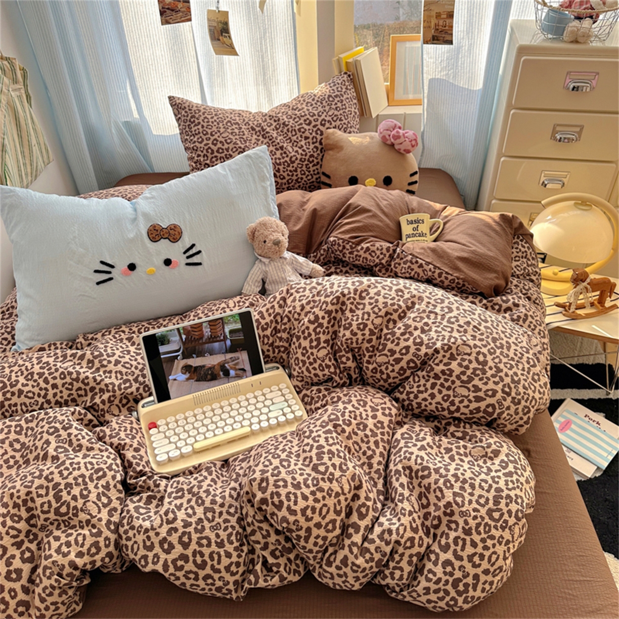 91家纺网 家纺一手货源 找家纺 阿曼达 2026新款超流行的豹纹猫咪毛巾绣水洗四件套-豹纹猫咪 豹纹猫咪-蓝