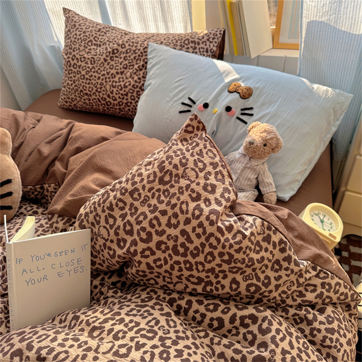 91家纺网 家纺一手货源 找家纺 阿曼达 2026新款超流行的豹纹猫咪毛巾绣水洗四件套-豹纹猫咪 豹纹猫咪-蓝