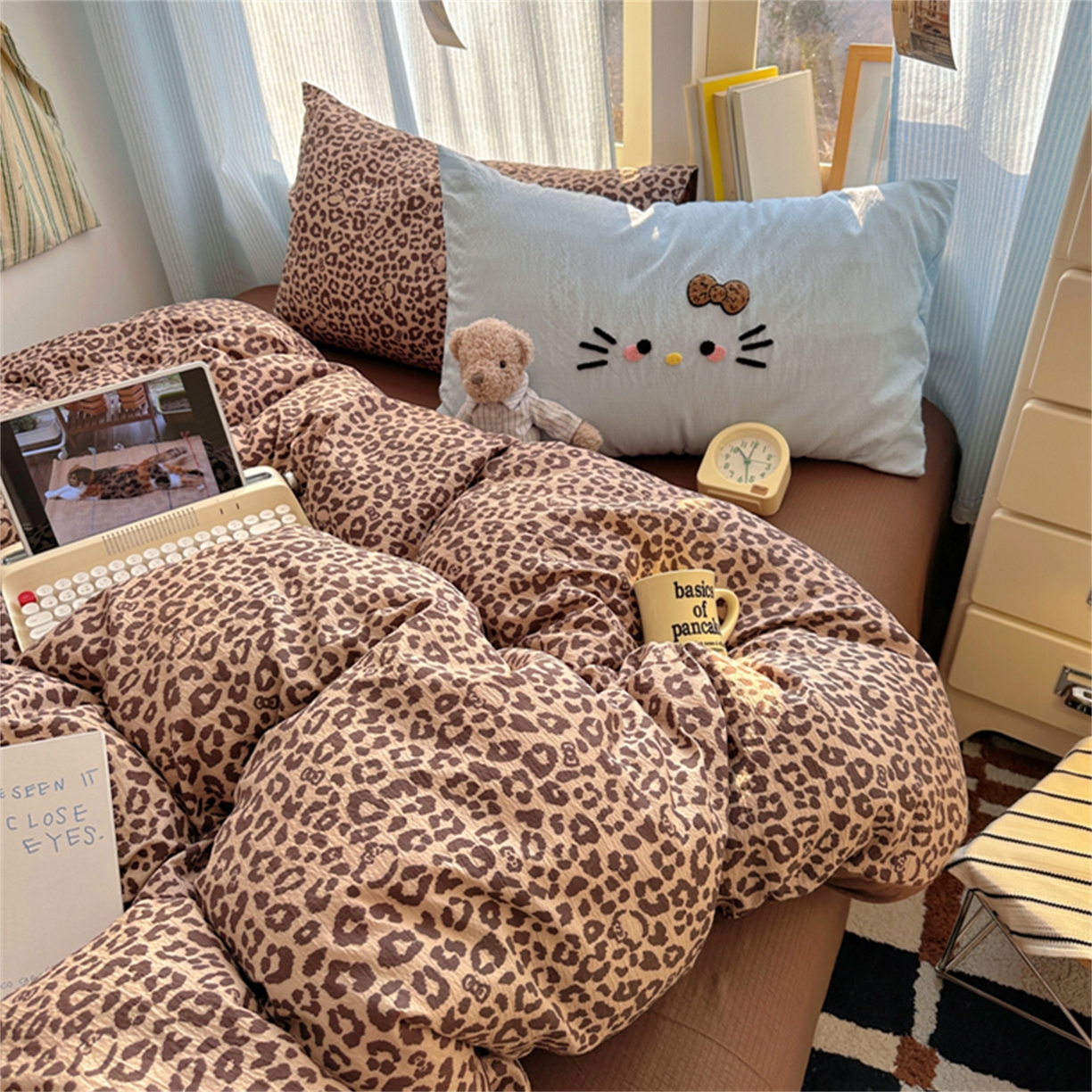 91家纺网 家纺一手货源 找家纺 阿曼达 2026新款超流行的豹纹猫咪毛巾绣水洗四件套-豹纹猫咪 豹纹猫咪-蓝