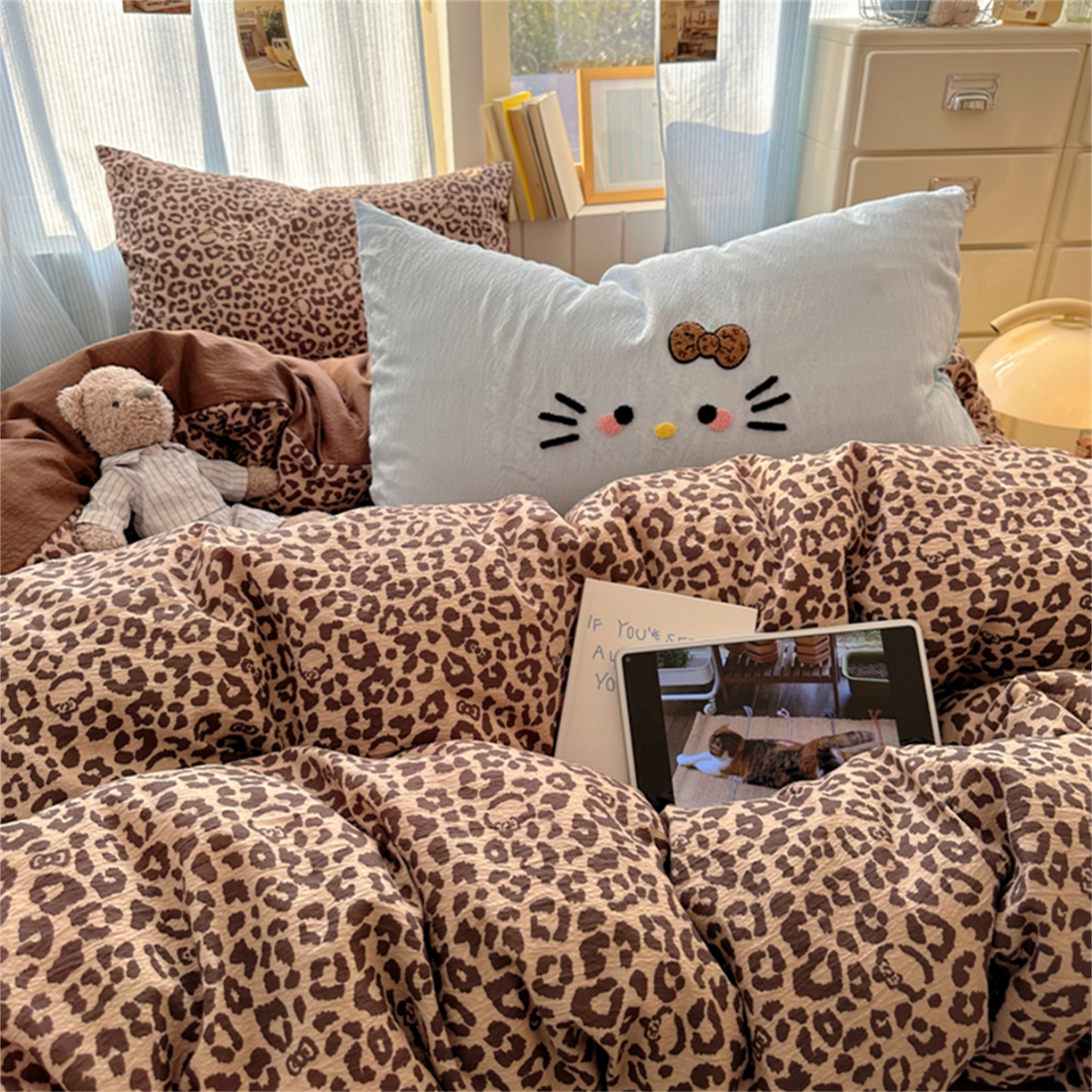 91家纺网 家纺一手货源 找家纺 阿曼达 2026新款超流行的豹纹猫咪毛巾绣水洗四件套-豹纹猫咪 豹纹猫咪-蓝