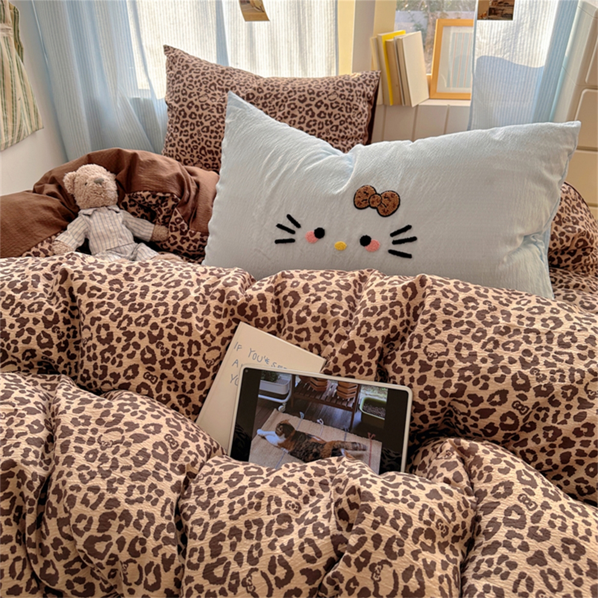 91家纺网 家纺一手货源 找家纺 阿曼达 2026新款超流行的豹纹猫咪毛巾绣水洗四件套-豹纹猫咪 豹纹猫咪-蓝