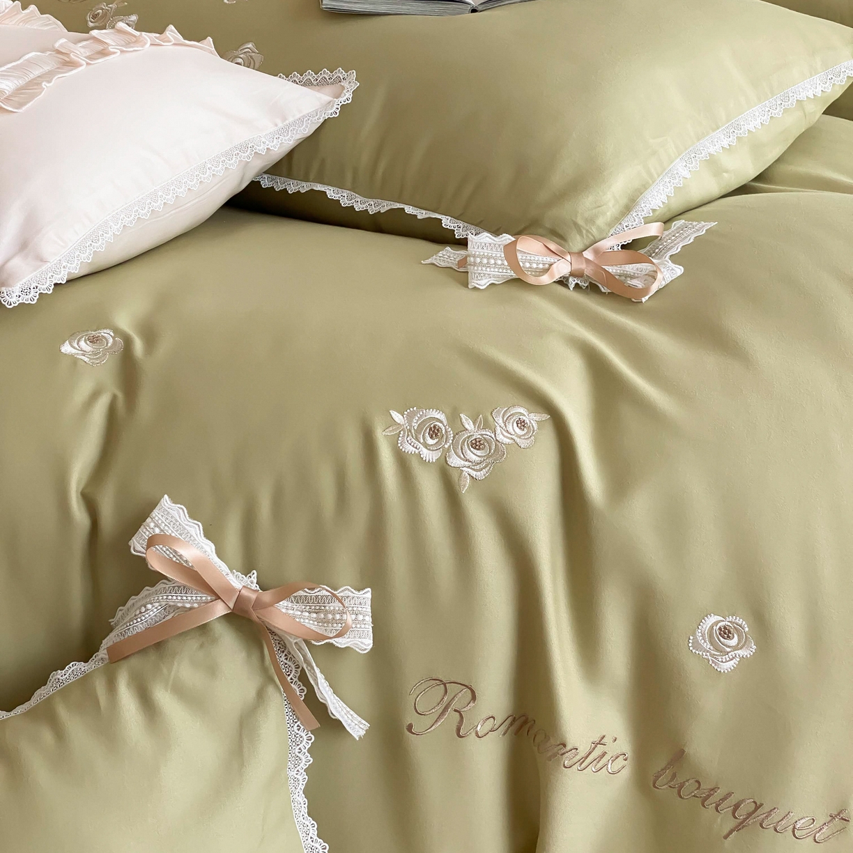 91家纺网 家纺一手货源 找家纺 佳汐蓝家纺 2025秋冬新款新疆长绒棉全棉纯棉刺绣蕾丝四件套-场景一梦幻芭蕾 梦幻芭蕾-绿