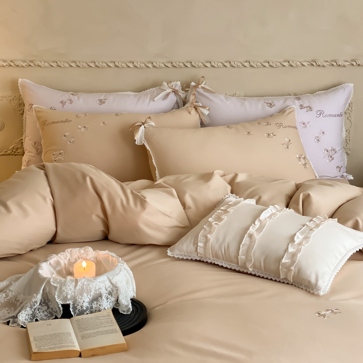 91家纺网 家纺一手货源 找家纺 佳汐蓝家纺 2025秋冬新款新疆长绒棉全棉纯棉刺绣蕾丝四件套-场景一梦幻芭蕾 梦幻芭蕾-奶芙咖