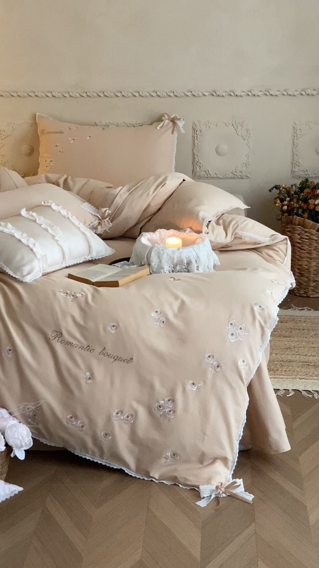 91家纺网 家纺一手货源 找家纺 佳汐蓝家纺 2025秋冬新款新疆长绒棉全棉纯棉刺绣蕾丝四件套-场景一梦幻芭蕾 梦幻芭蕾-奶芙咖