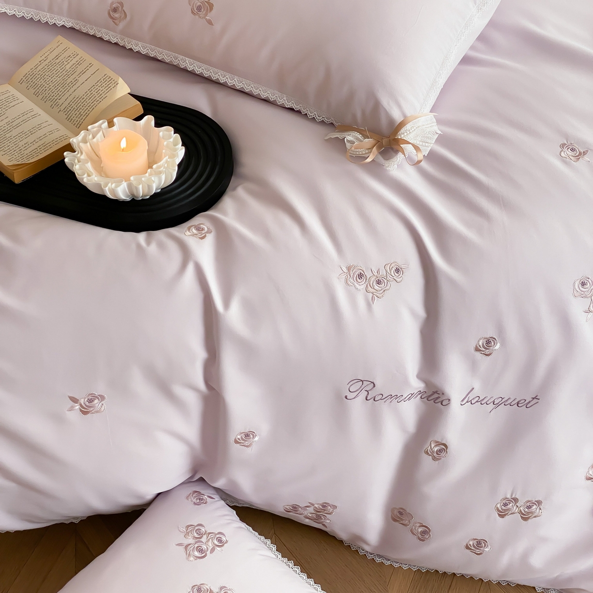 91家纺网 家纺一手货源 找家纺 佳汐蓝家纺 2025秋冬新款新疆长绒棉全棉纯棉刺绣蕾丝四件套-场景一梦幻芭蕾 梦幻芭蕾-紫