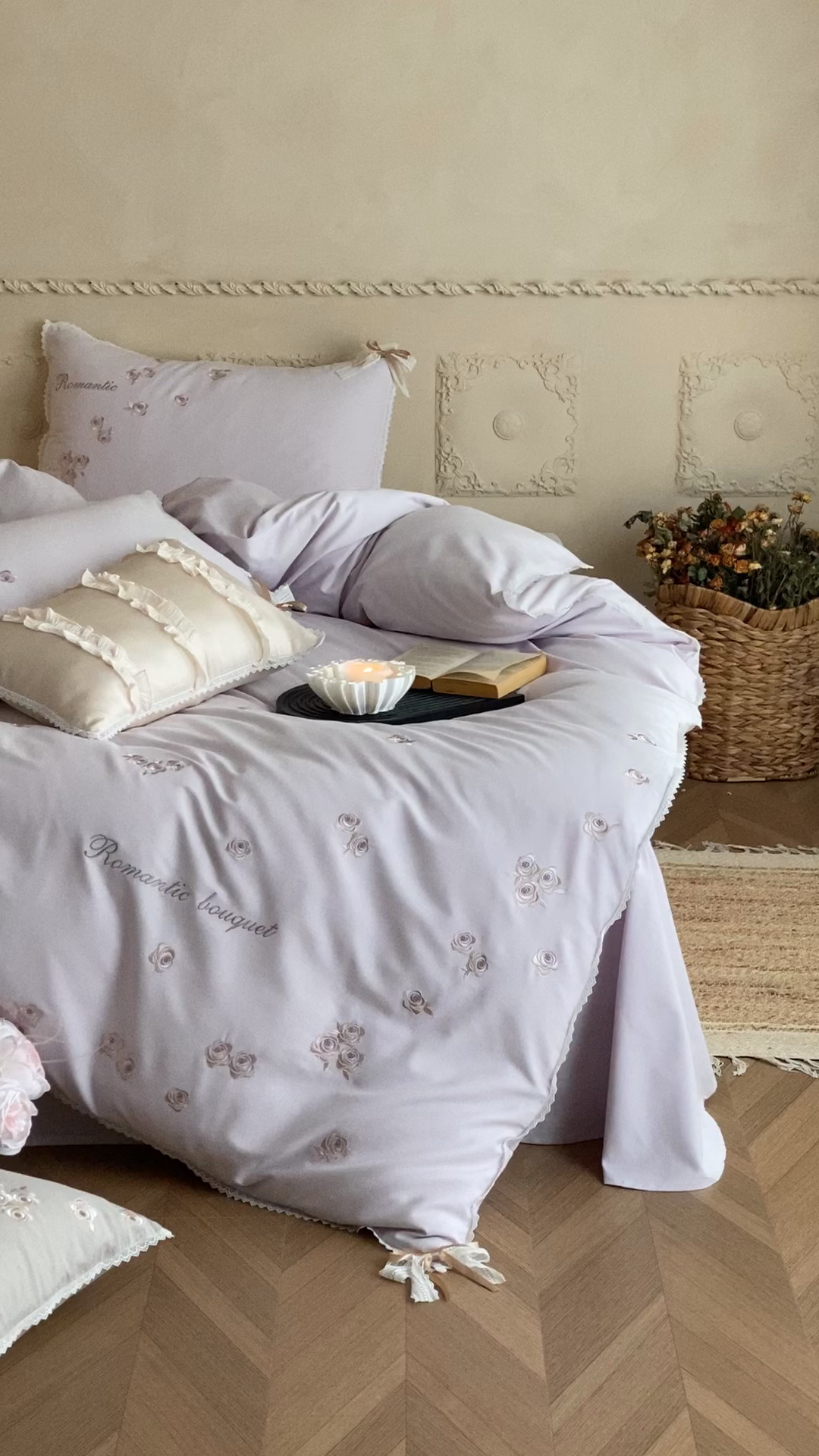 91家纺网 家纺一手货源 找家纺 佳汐蓝家纺 2025秋冬新款新疆长绒棉全棉纯棉刺绣蕾丝四件套-场景一梦幻芭蕾 梦幻芭蕾-紫