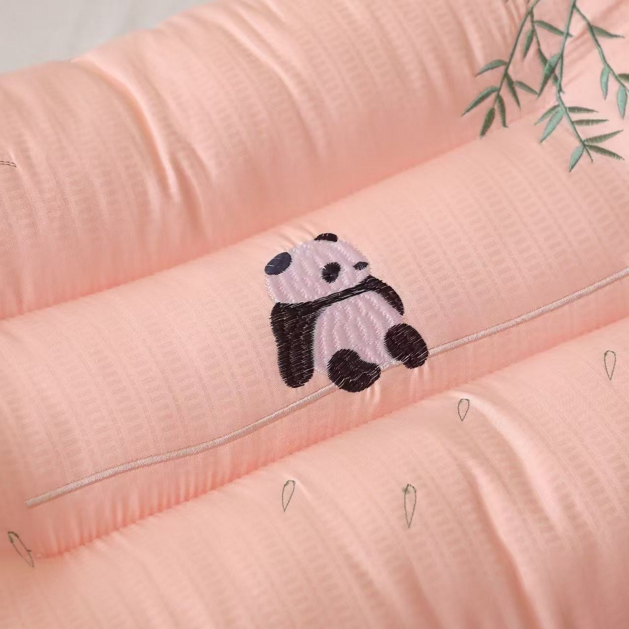 91家纺网 家纺一手货源 找家纺 （总）剑桥枕业 2025新款可爱小熊猫定型护颈枕头活动跑量促销枕芯