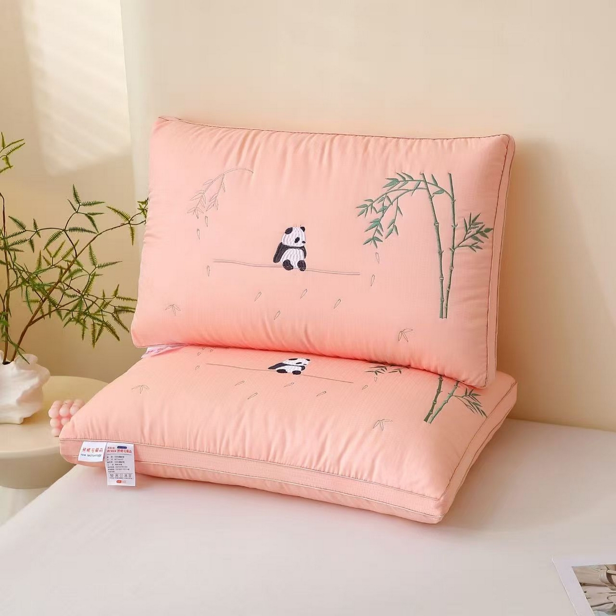 91家纺网 家纺一手货源 找家纺 （总）剑桥枕业 2025新款可爱小熊猫热熔护颈枕头活动跑量促销枕芯