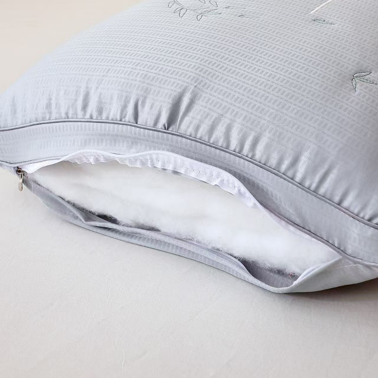 91家纺网 家纺一手货源 找家纺 （总）剑桥枕业 2025新款可爱小熊猫热熔护颈枕头活动跑量促销枕芯