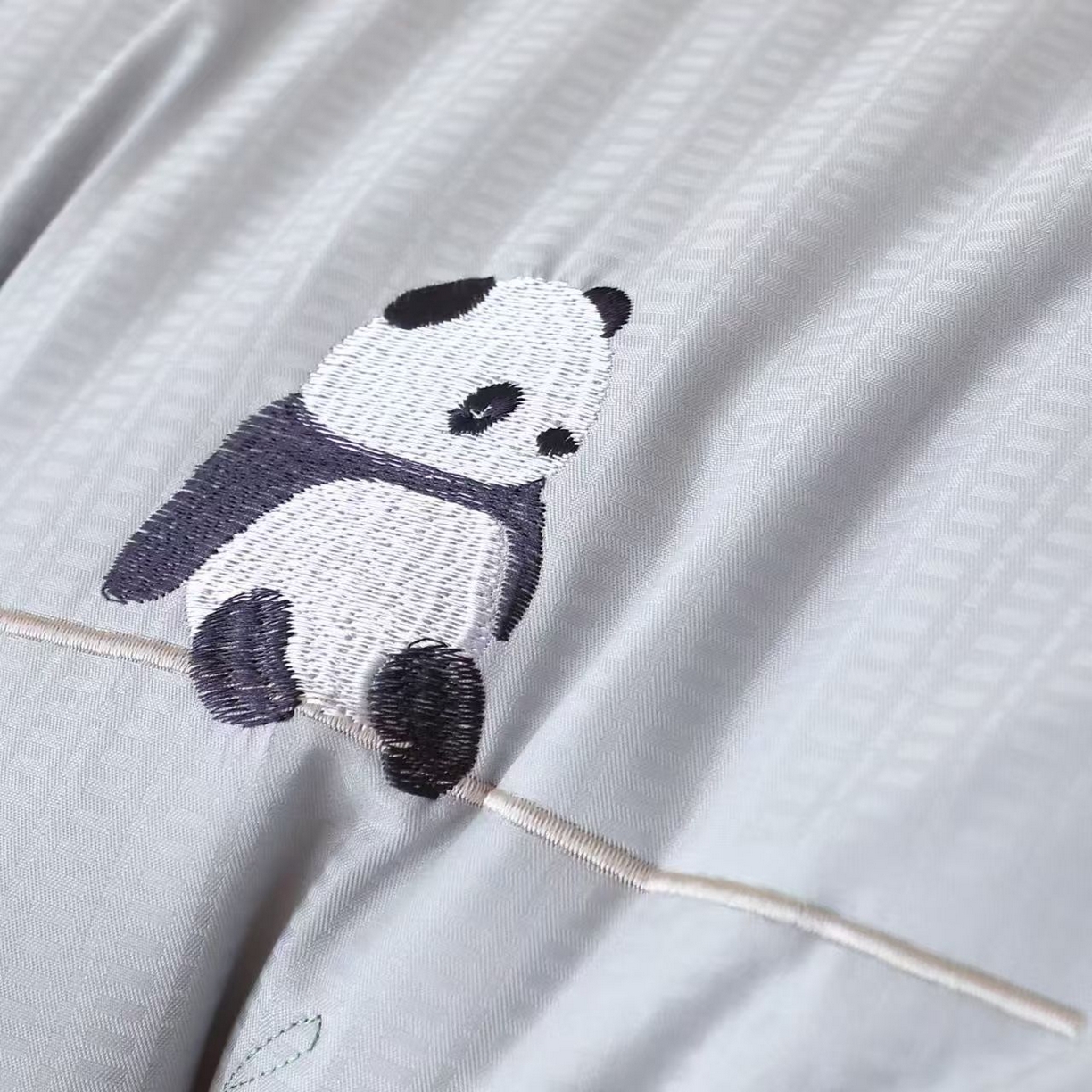 91家纺网 家纺一手货源 找家纺 （总）剑桥枕业 2025新款可爱小熊猫热熔护颈枕头活动跑量促销枕芯