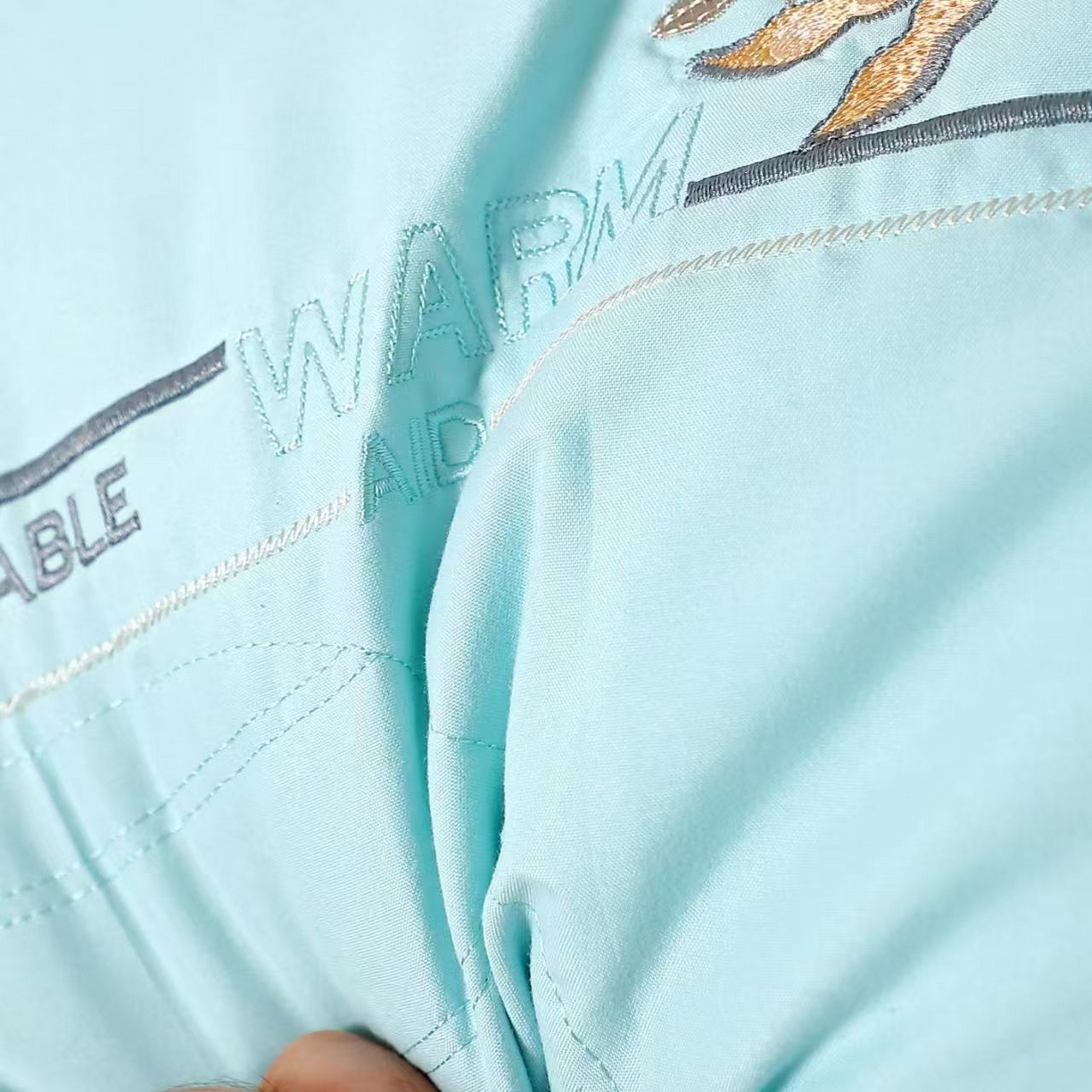 91家纺网 家纺一手货源 找家纺 （总）剑桥枕业 2025新款天然大豆豆荚热熔硬枕头促销红色婚庆枕芯