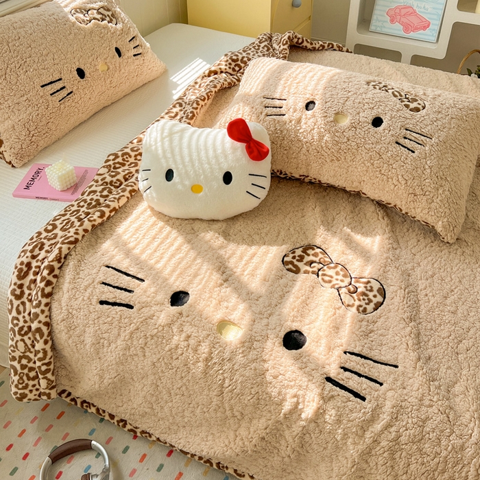 91家纺网 家纺一手货源 找家纺 （总）繁花家居 2025新款羊羔绒牛奶绒绣花喵喵系列毛毯