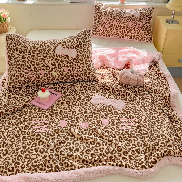 91家纺网 家纺一手货源 找家纺 繁花家居 2025新款羊羔绒牛奶绒绣花喵喵系列毛毯 表情喵-豹纹